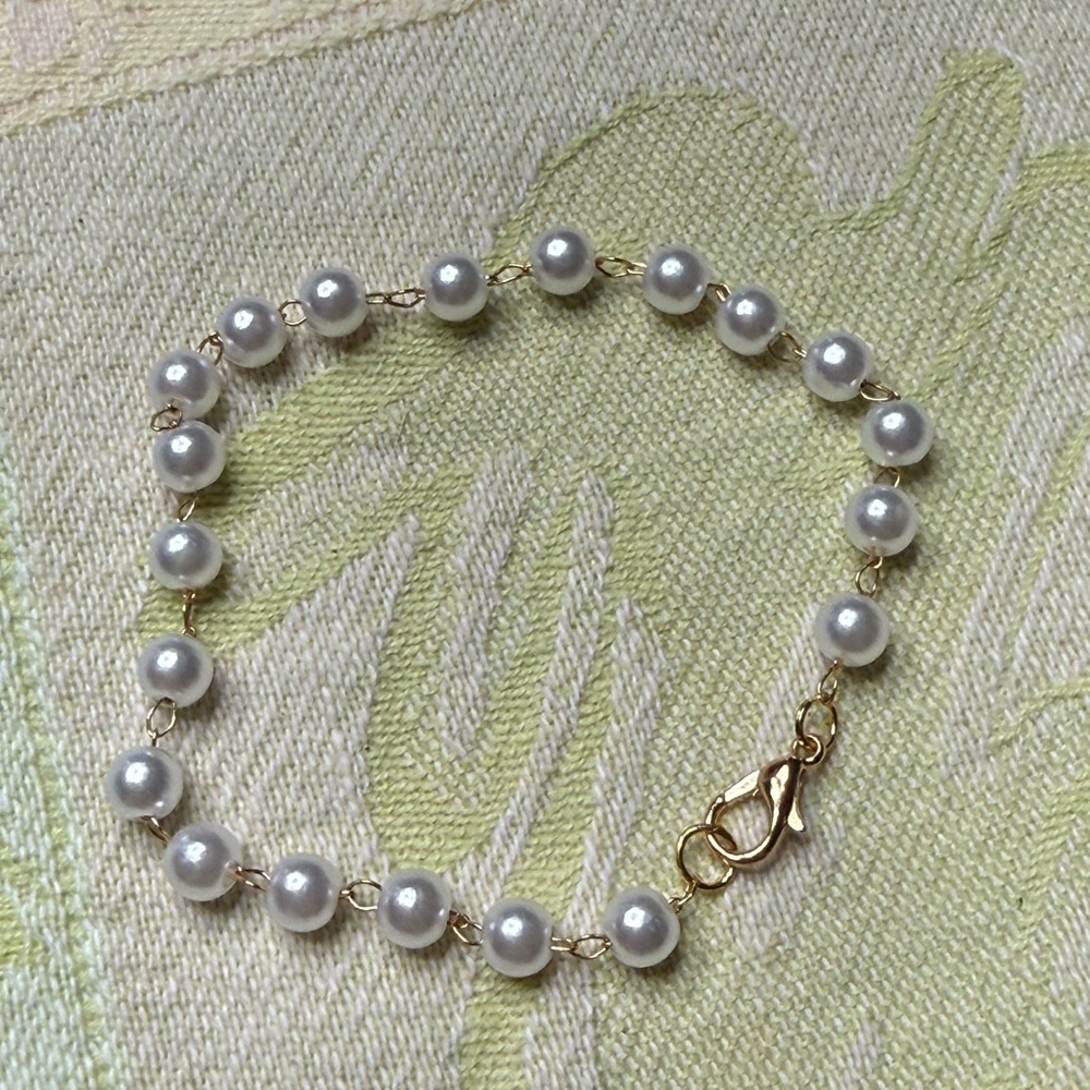 Hand Crafted Gold and White Pearl Link Bracelet